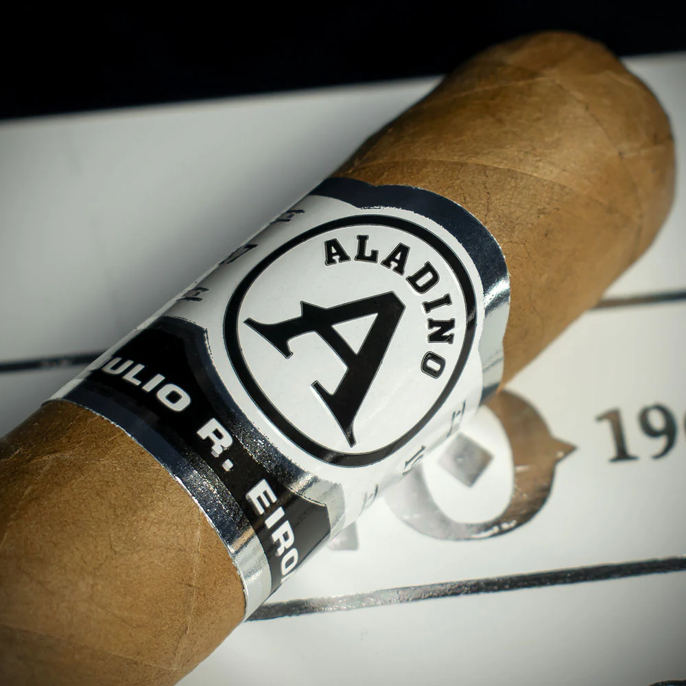 Aladino Connecticut Robusto Cigar - Single - Image 4