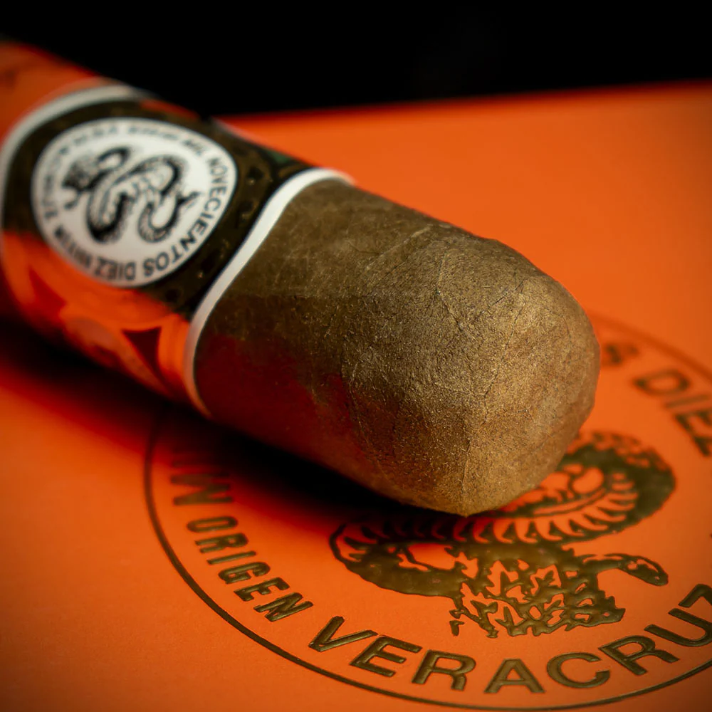 Casa 1910 Revolutionary Edition Cuchillo Parado Robusto Cigars - Box of 10 - Image 4