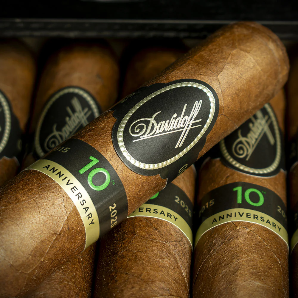Davidoff Escurio 10th Anniversary Limited Edition Gran Toro Cigars - Box of 12 - Image 3