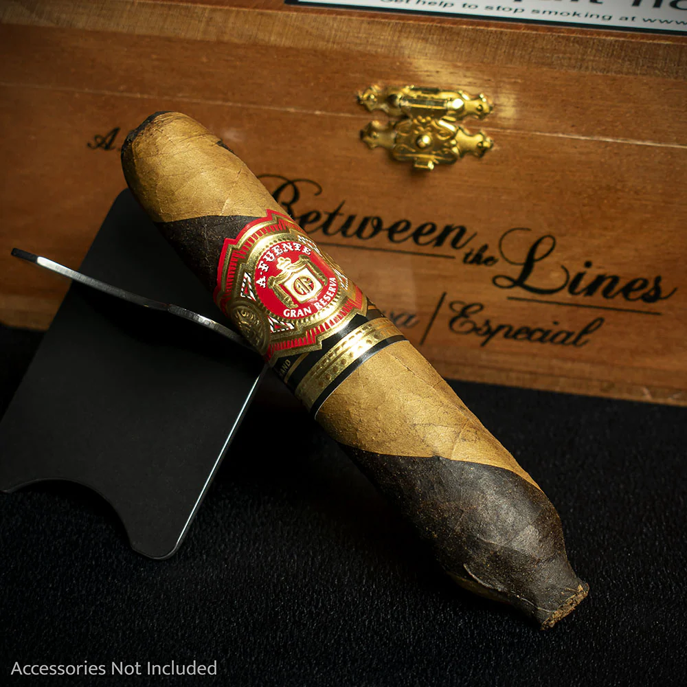 Arturo Fuente Hemingway Between The lines Cigars - Box of 25 - Image 2
