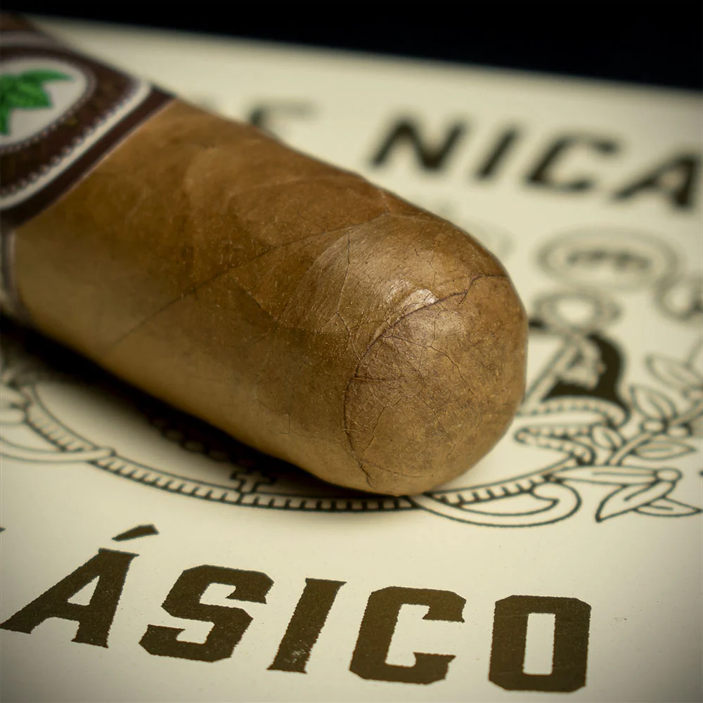 Joya de Nicaragua Clasico Toro Cigars - Box of 25 - Image 4