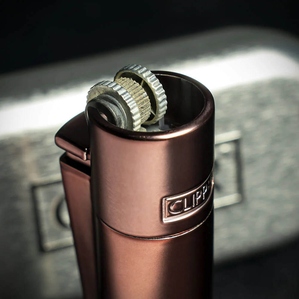 Clipper Refillable Lighter with Tin - Silver Gradient - Image 4