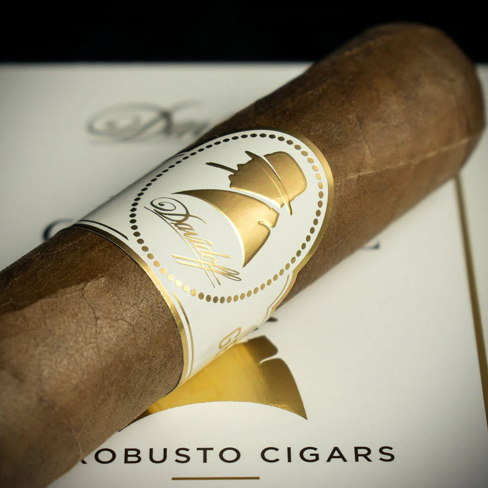 Davidoff Winston Churchill Statesman Robusto Cigars - Pack of 4 - Image 3