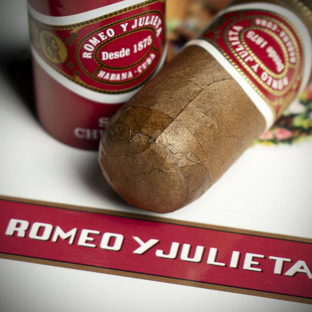 Romeo y Julieta Short Churchill Tubed Cuban Cigar & Hine Miniature - Gift Box - Image 8